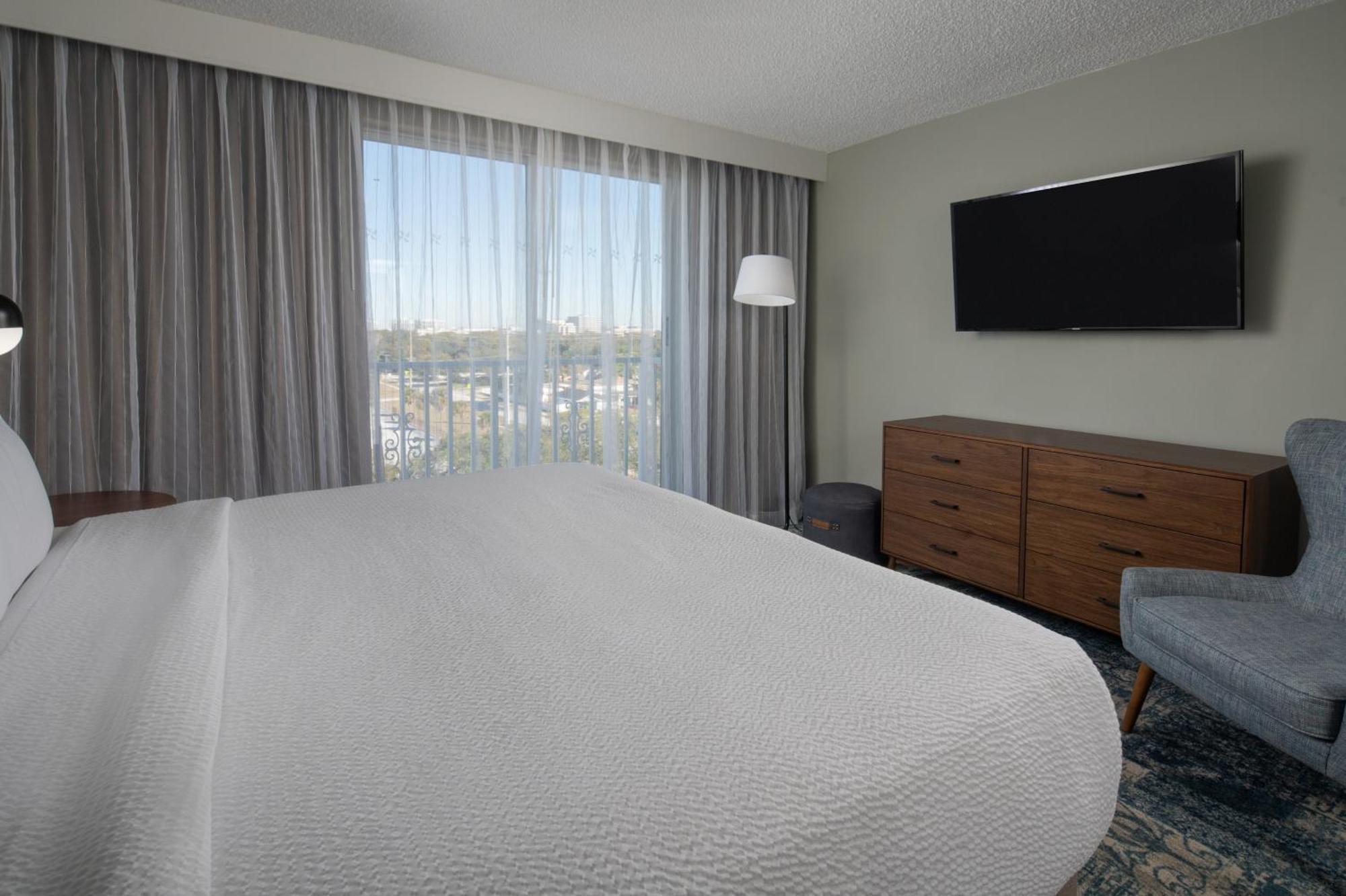Executive King Suite Sofa Bed,1773705850:JPEG