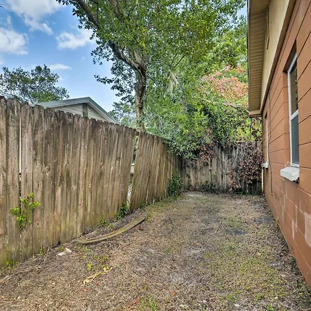 Low-Key Tampa Abode Close To Area Attractions-3